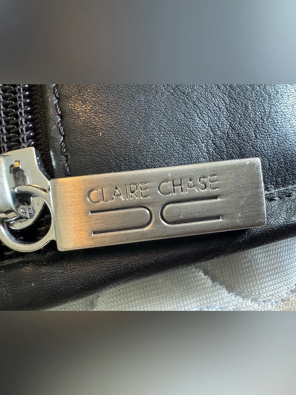 Claire Chase IP 300 case in black leather. - Picture 4 of 7